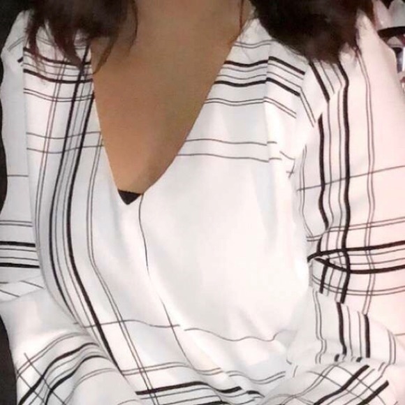 H&M V-Neck Blouse - Picture 4 of 4